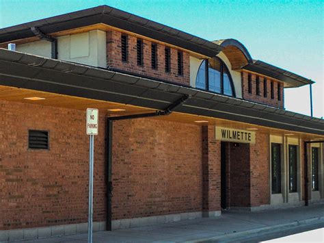 wilmette metra station parking